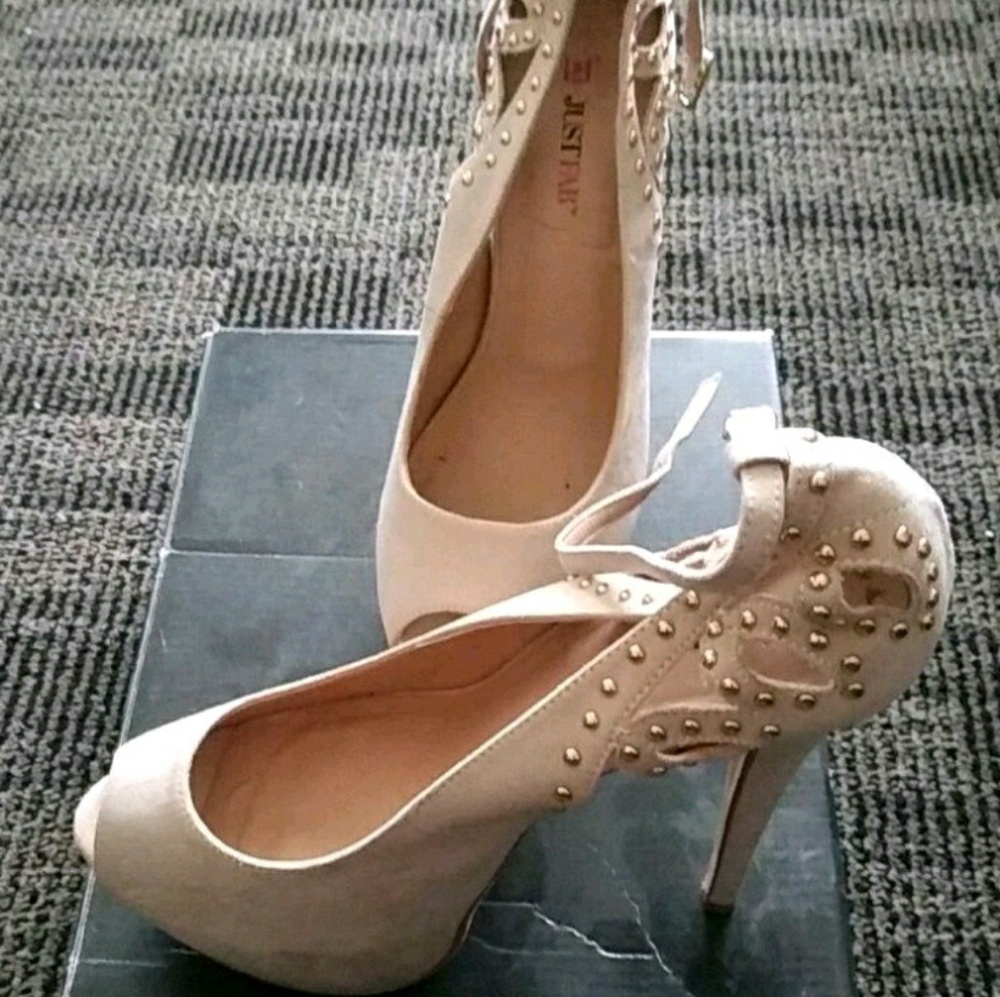 Shoes/heels/pumps